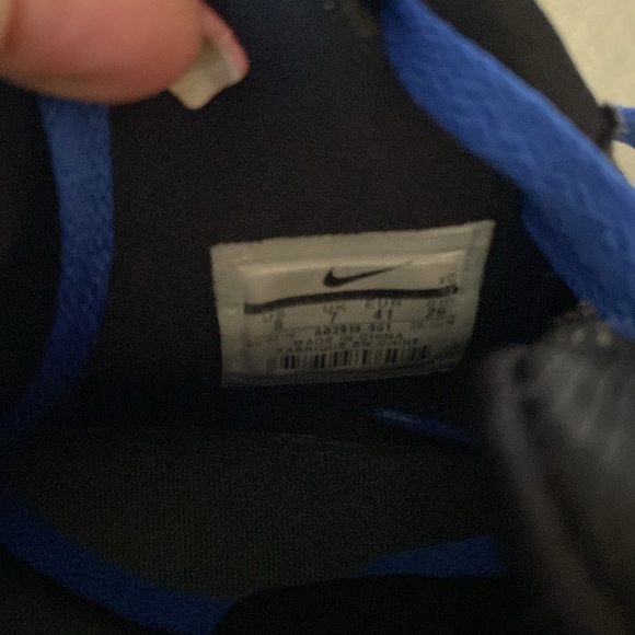 Nike Kyrie Irving basketball shoes - Picture 5 of 12